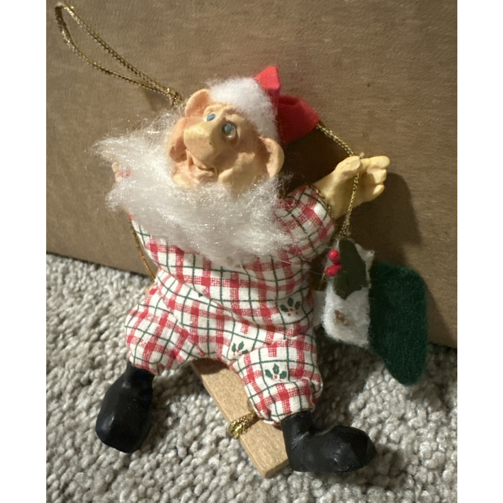 VTG RUSS BERRIE CHRISTMAS COUNTRY FOLK KATHLKEEN KELLY ORNAMENT - ELF ON SWING - Picture 2 of 3